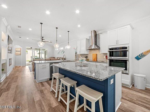 3rd image of 337 SILVERLEAF VILLAGE Drive
