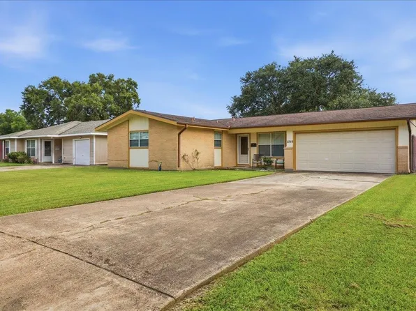 2749 Magnolia Ln, Groves, TX 77619