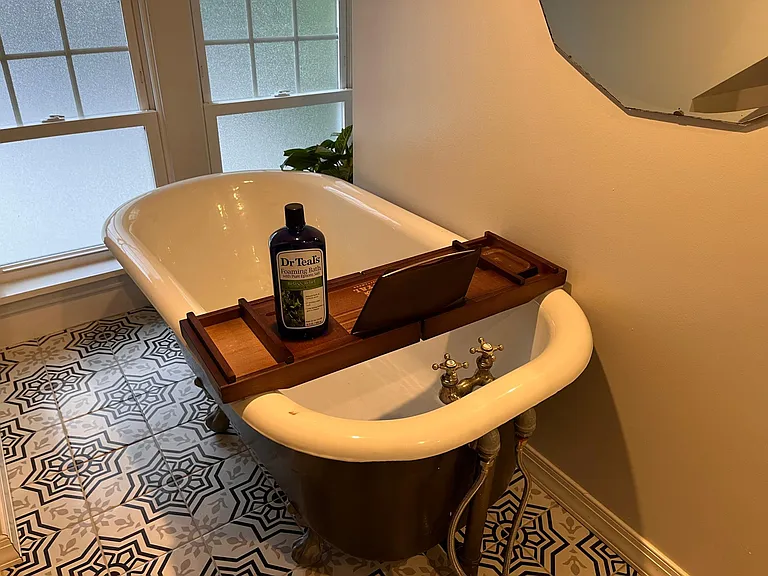 Clawfoot tub for soaking