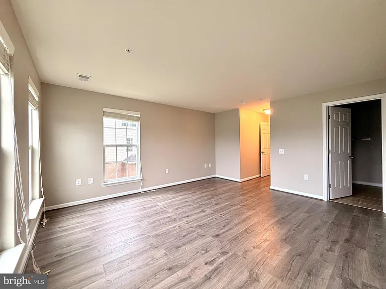 43487 Town Gate Sq — Photo 39