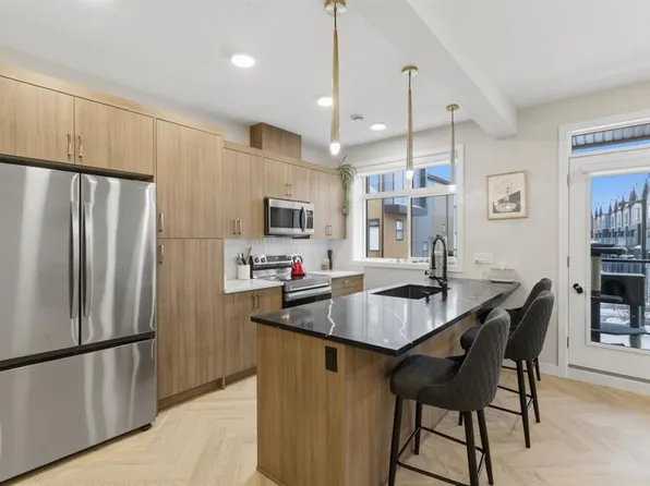 562 N Seton Cir SE #208, Calgary, AB T3M 3Y5