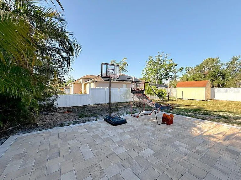 2402 Dryer Ave — Photo 40