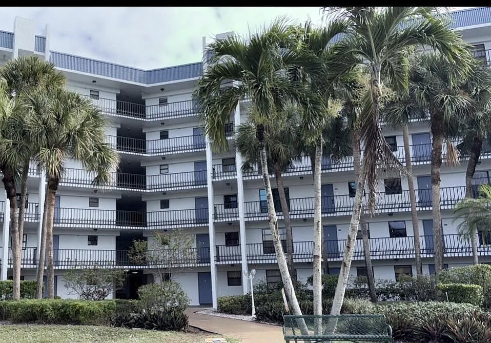 4640 Lucerne Lakes Blvd W #605