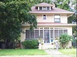 930 N Spring St, Elgin, IL 60120