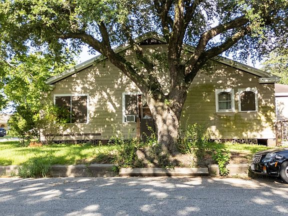 3rd image of 4702 Bernardo De Galvez Avenue