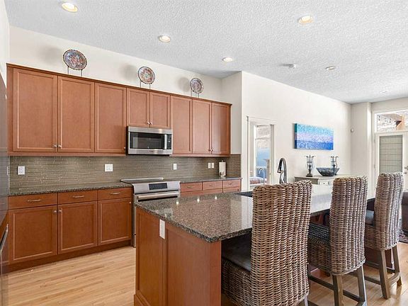 5th image of 385 S Discovery Ridge Blvd SW