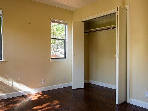 3rd image of 3906 Knollwood Dr
