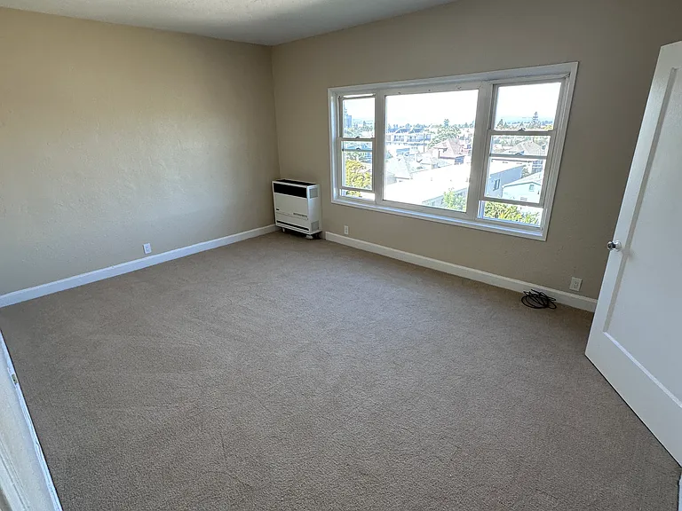 1672 Oxford St #17 — Photo 2