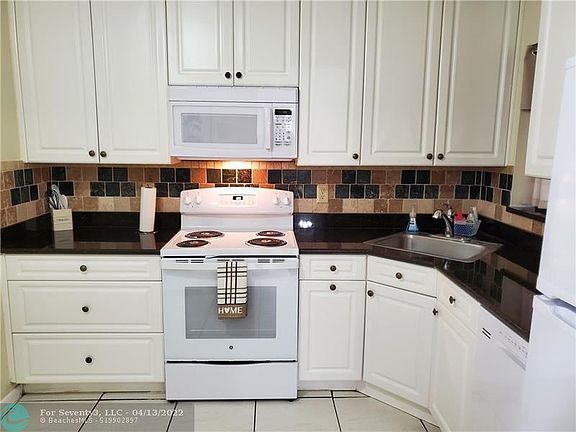 5th image of 3323 Cocoplum Cir #3323