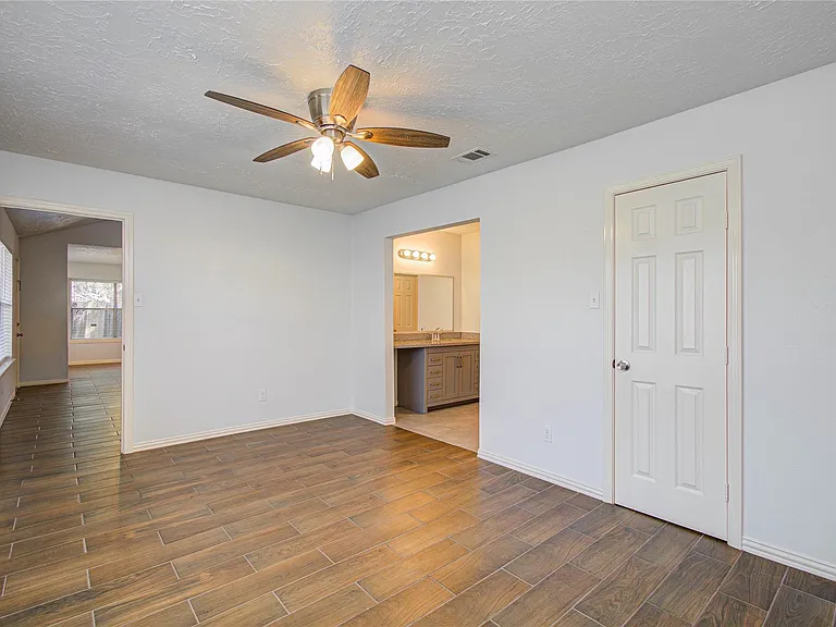 2702 Fir Crest Ct — Photo 14