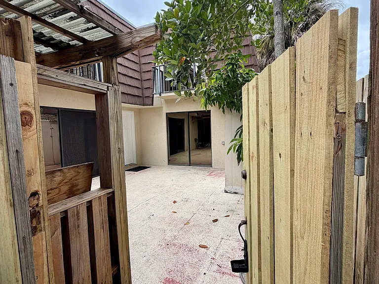 2213 22nd Ln — Photo 3