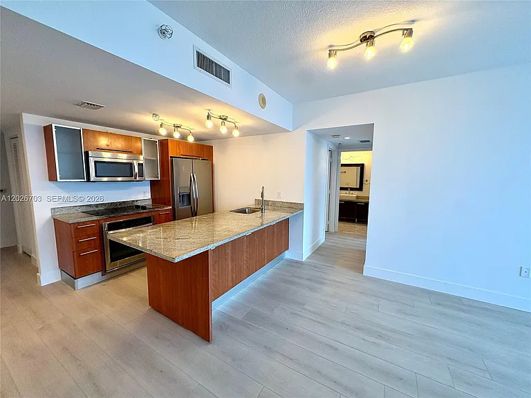 185 SW 7th St #2504 — Photo 7