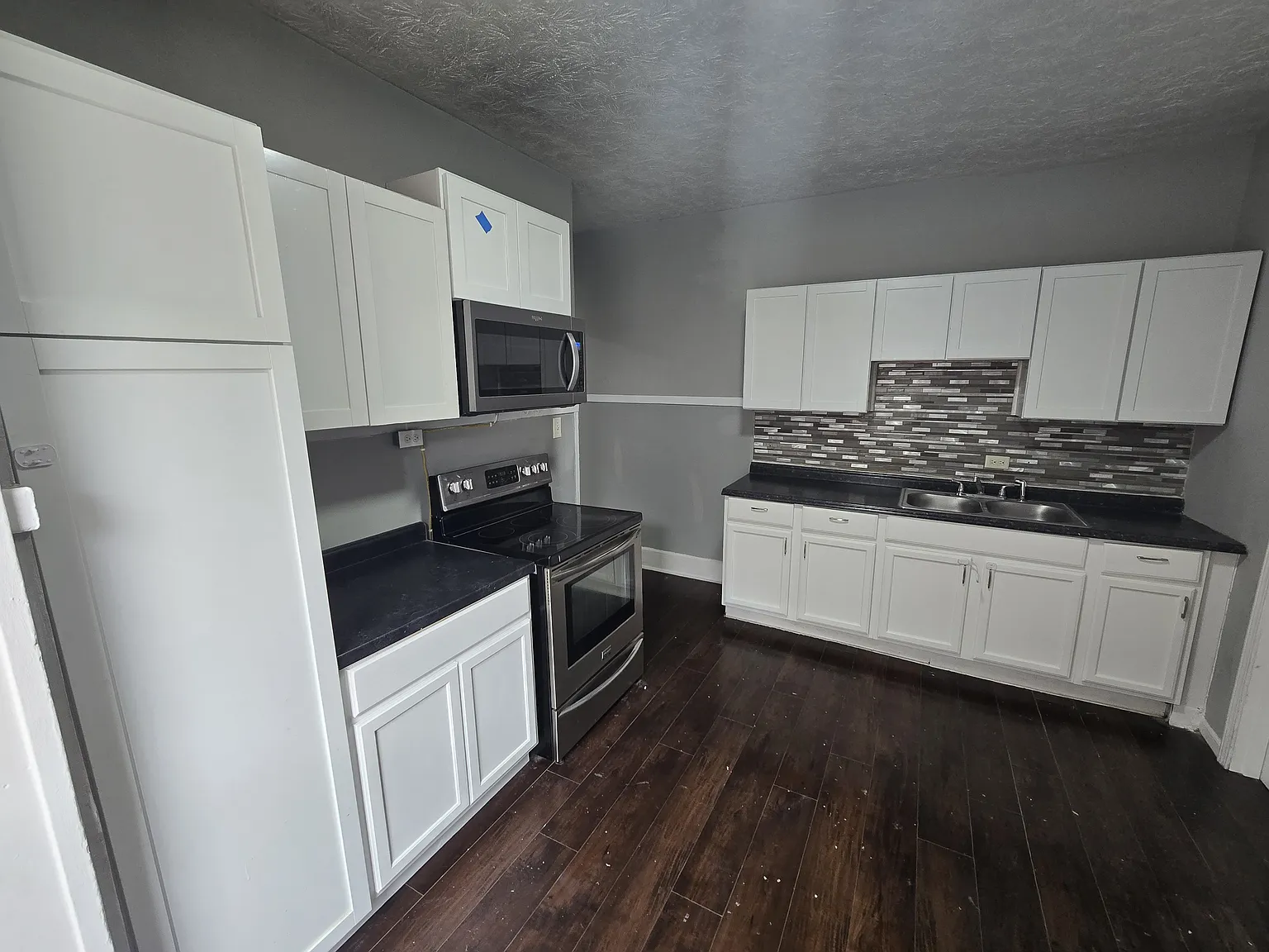 417 N Gladstone Ave — Photo 2