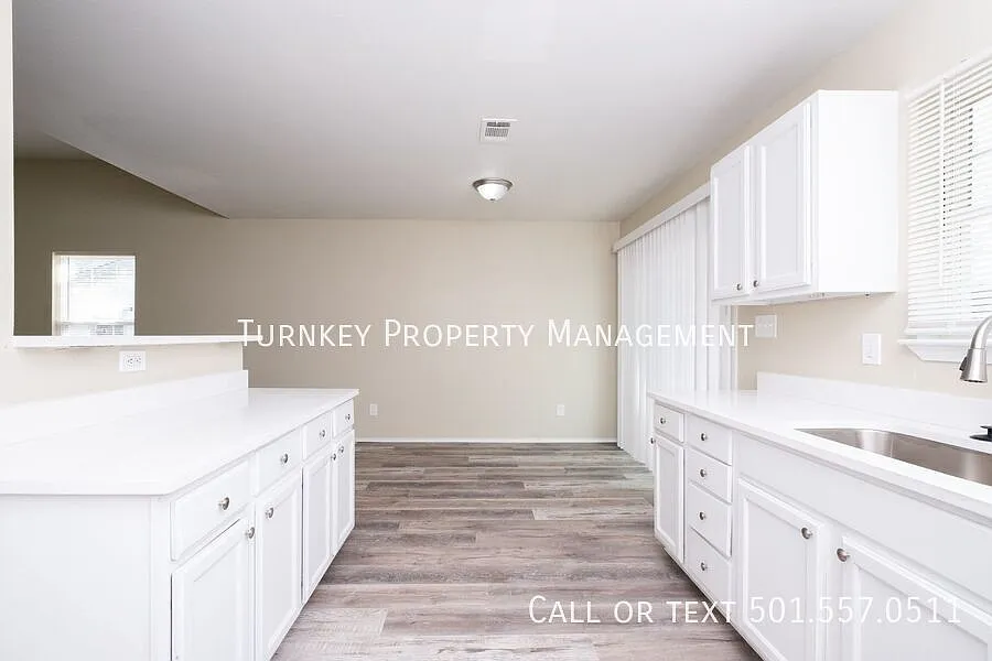 4523 W 21st St — Photo 3
