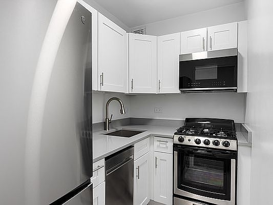 1st image of 210 E 15th St APT 6E