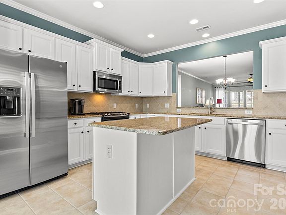 5th image of 8080 Crater Lake Dr