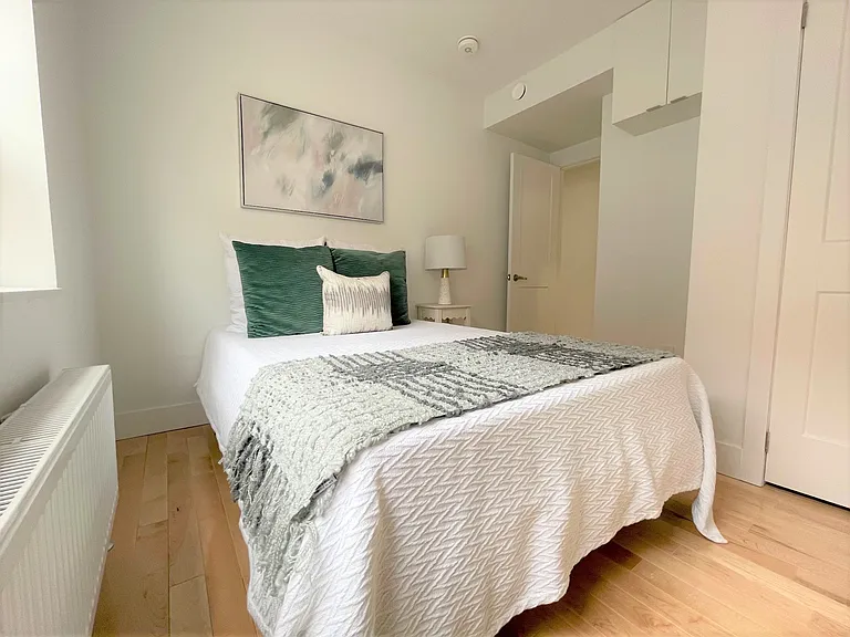 8 Castleton Ave — Photo 10