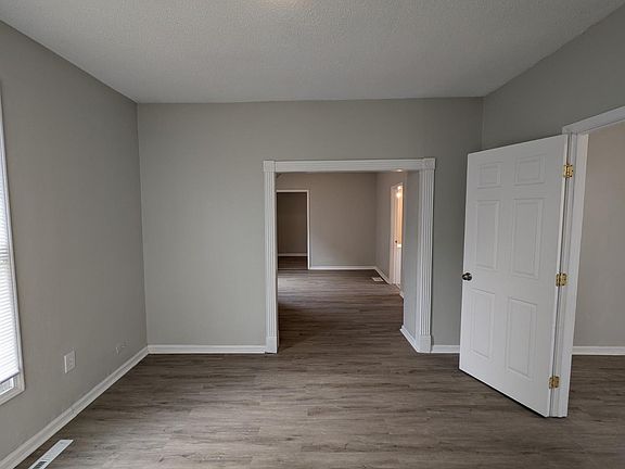 3rd image of 136 N Topping Ave