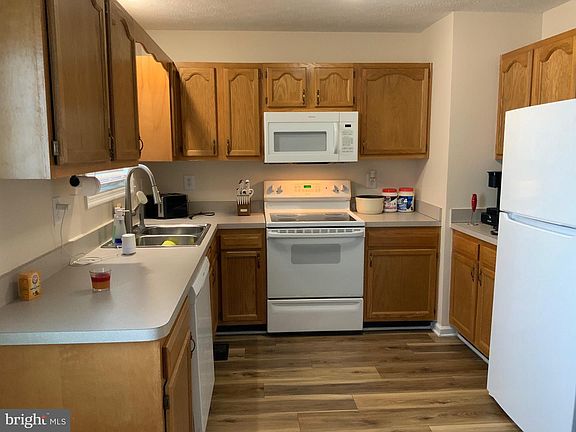 2nd image of 13 Jonathan Ct