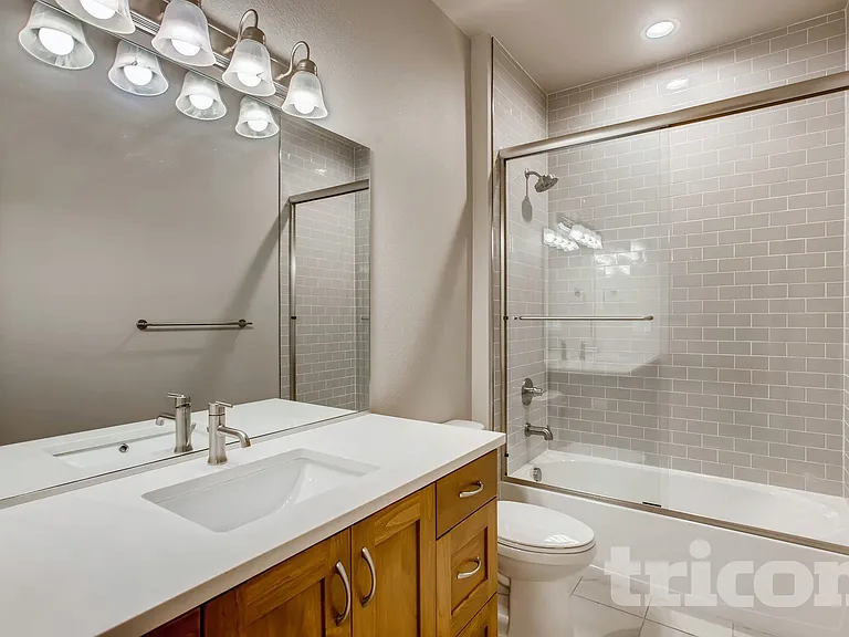 1915 Tidewater Ln — Photo 3