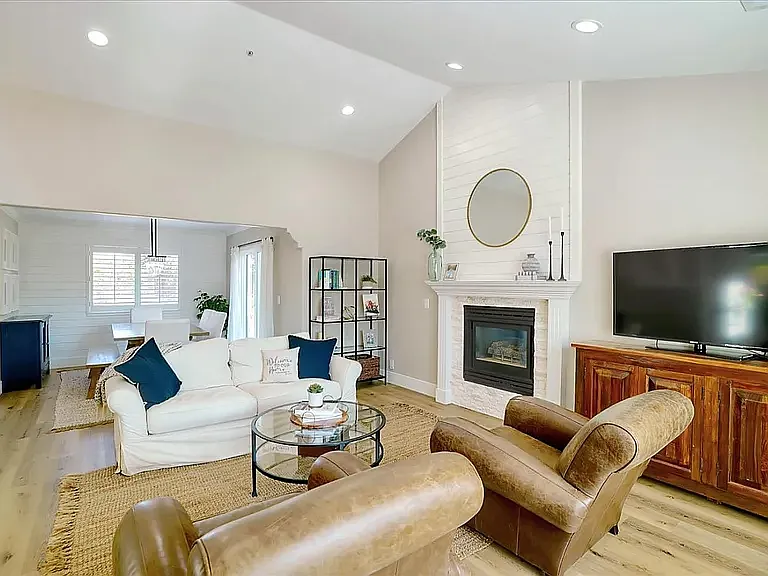16940 Pine Way — Photo 4