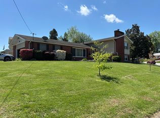 217 Apple Ln, Anna, IL 62906