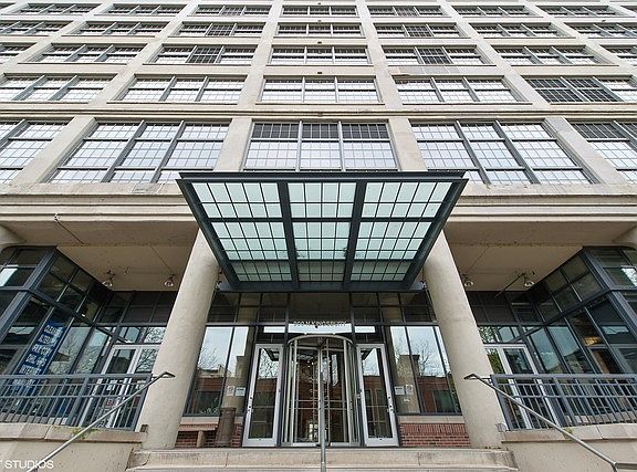 2nd image of 900 N Kingsbury St APT 1169