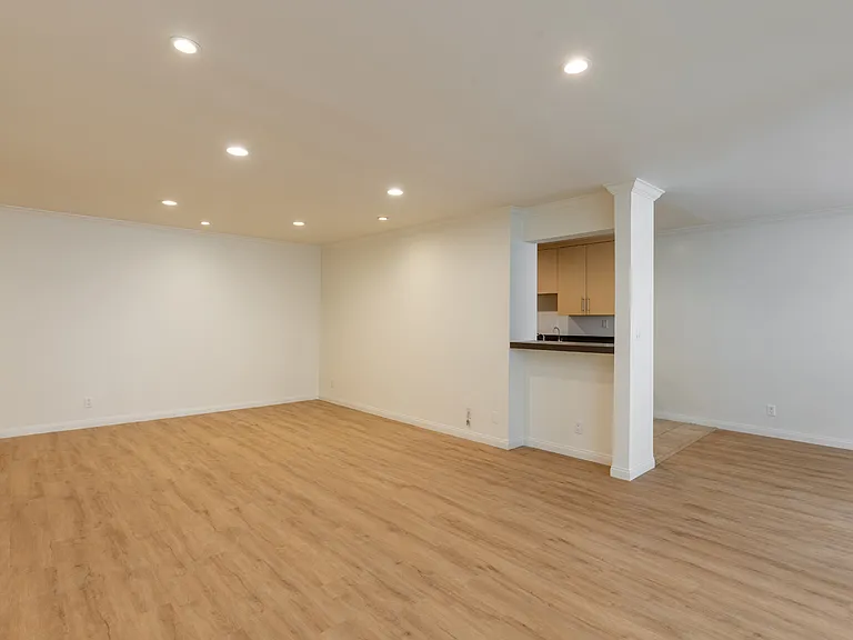 1539 N Laurel Ave #103 — Photo 5