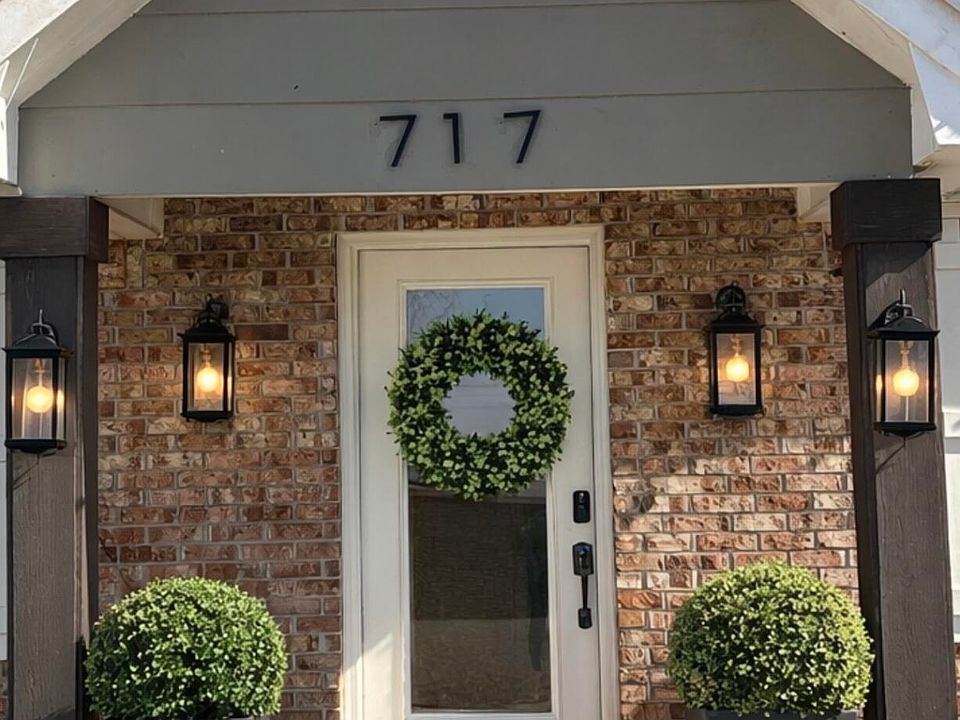 1st image of 717 Harvard Blvd