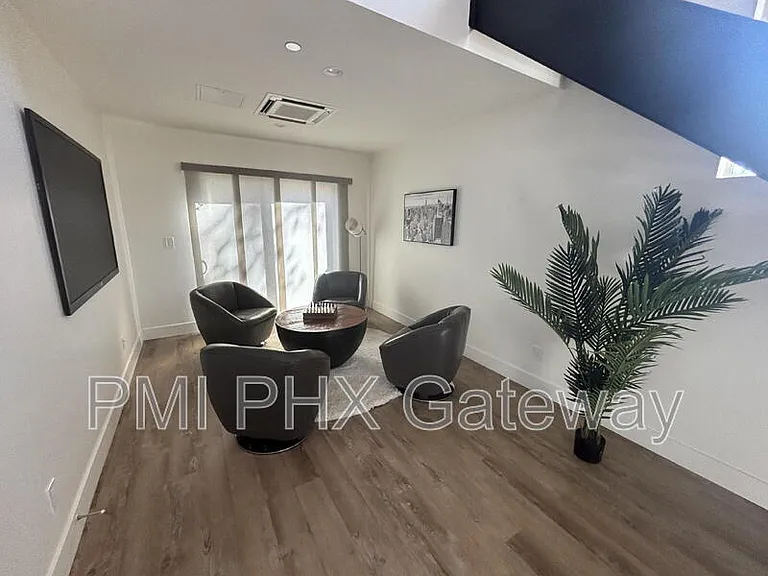430 W 7th St #4 — Photo 5