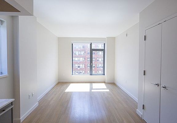 4th image of 515 E 86th St #809