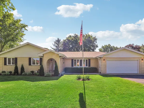 1514 Palamino Dr, McHenry, IL 60051