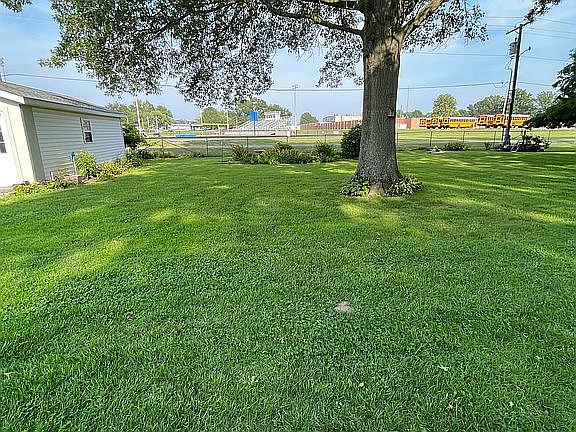 No neighbors behind you