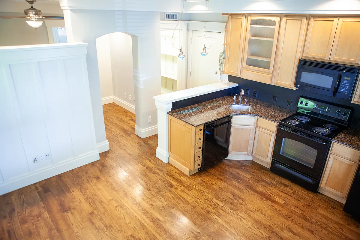Building Photo - 5837 Velasco Ave #102