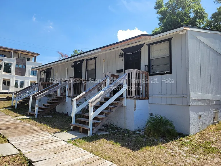 402 W Amelia Ave #C — Photo 2