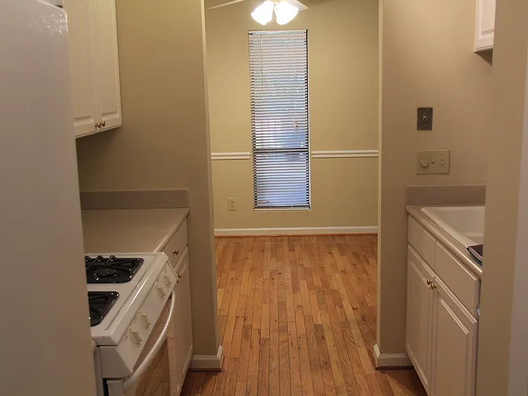 1504 Tuxworth Cir — Photo 5