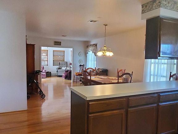 5th image of 15 Olstins Ct