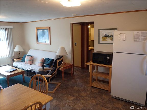 3rd image of 2209 Ocean Beach Blvd N #8
