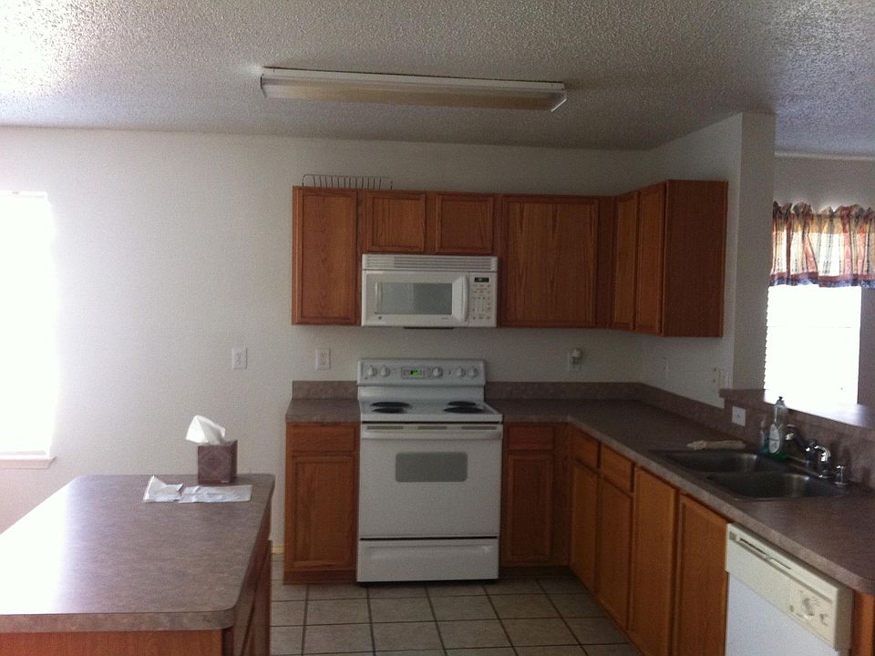 2nd image of 1021 Live Oak Dr