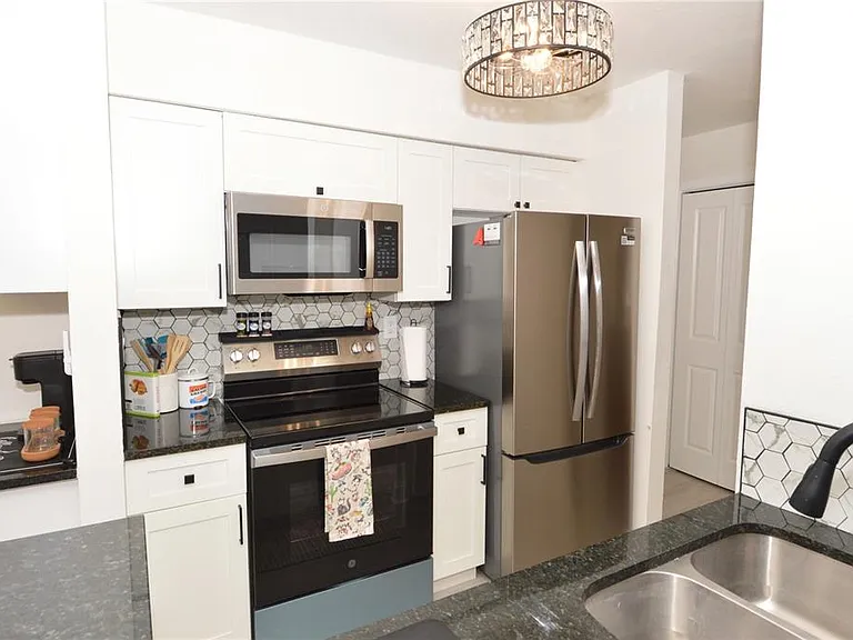8714 Mallard Reserve Dr #201 — Photo 6