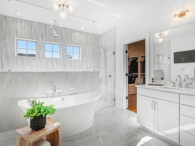 2852 Dorchester Pl — Photo 24