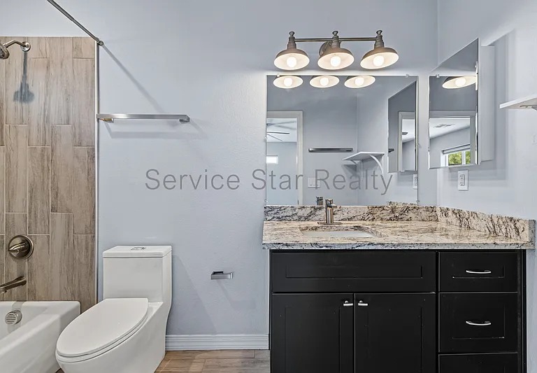 1556 W 5th St — Photo 20