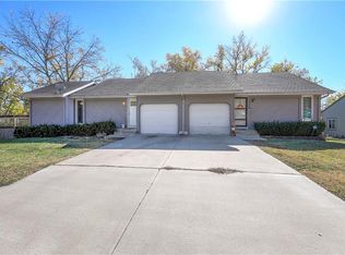 711 NE Ash St APT B, Lees Summit, MO 64063