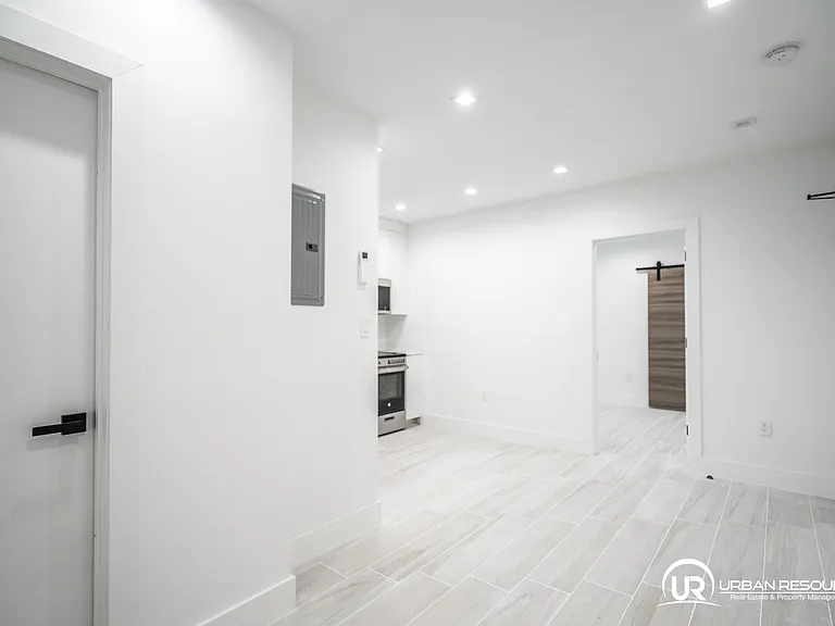 960 Jefferson Ave #203 — Photo 13