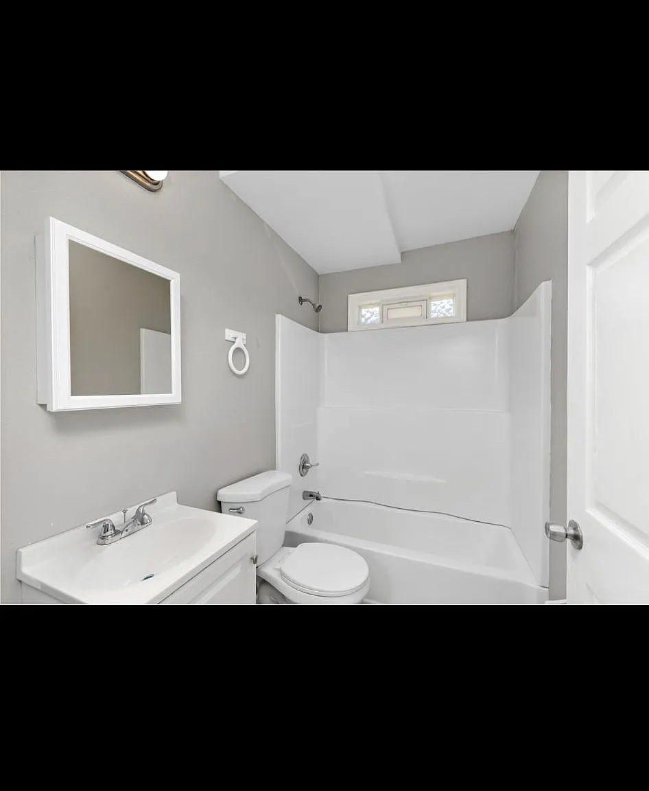 3 bed, 1000 sqft, $1,575 — Photo 1