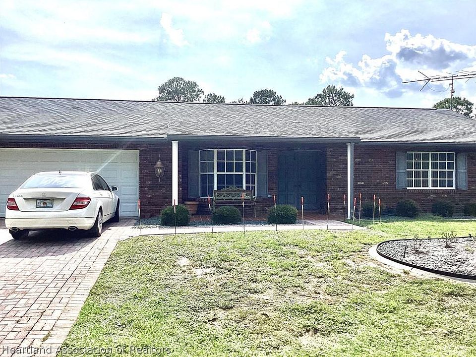 1st image of 1040 Peachtree Dr