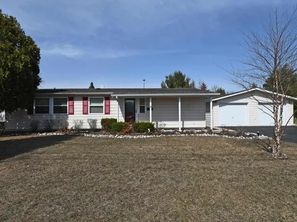 10142 Virginia St, Oscoda, MI 48750