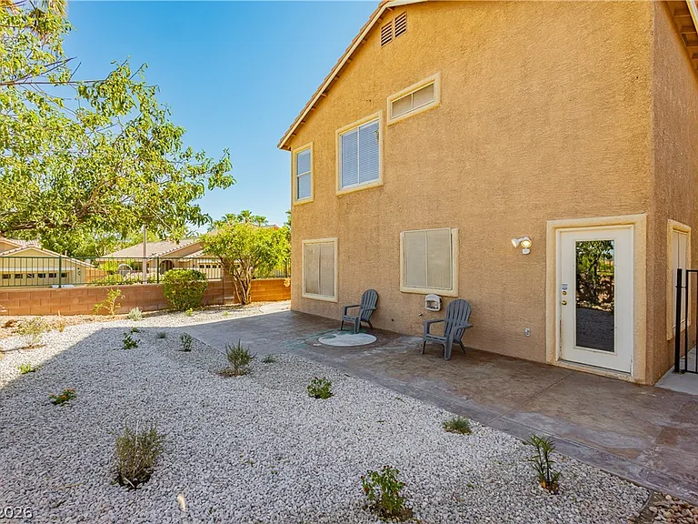 1208 Swanbrooke Dr — Photo 3