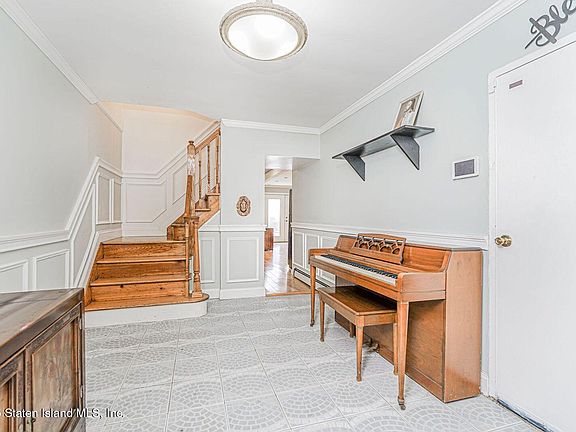 4th image of 52 Barlow Ave
