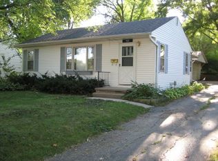 423 S 1st Ave, Iowa City, IA 52245